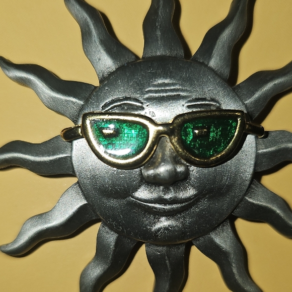 Sun Face Pin - Picture 3 of 3